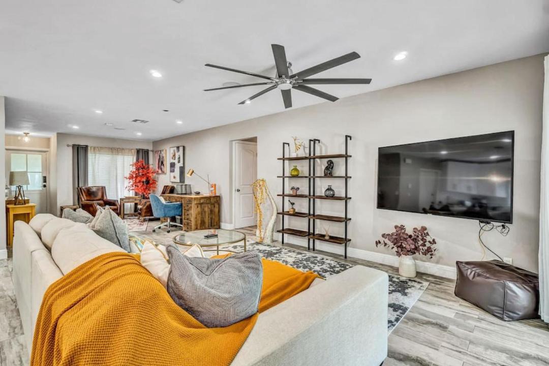 Photo of Livingroom in Tropic Palms