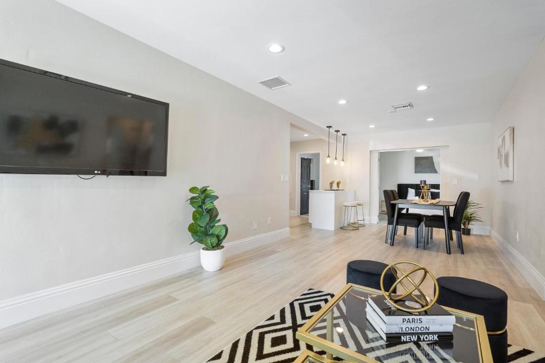 Photo of Livingroom in North Andrews Gardens