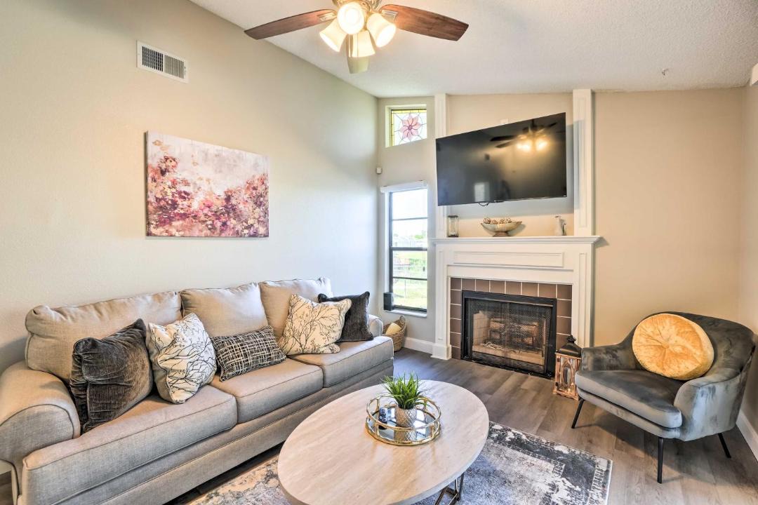 Photo of Livingroom in Regency Park