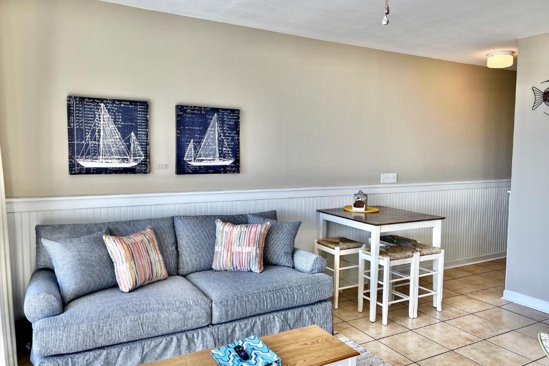 Photo of Livingroom in Gulf Place