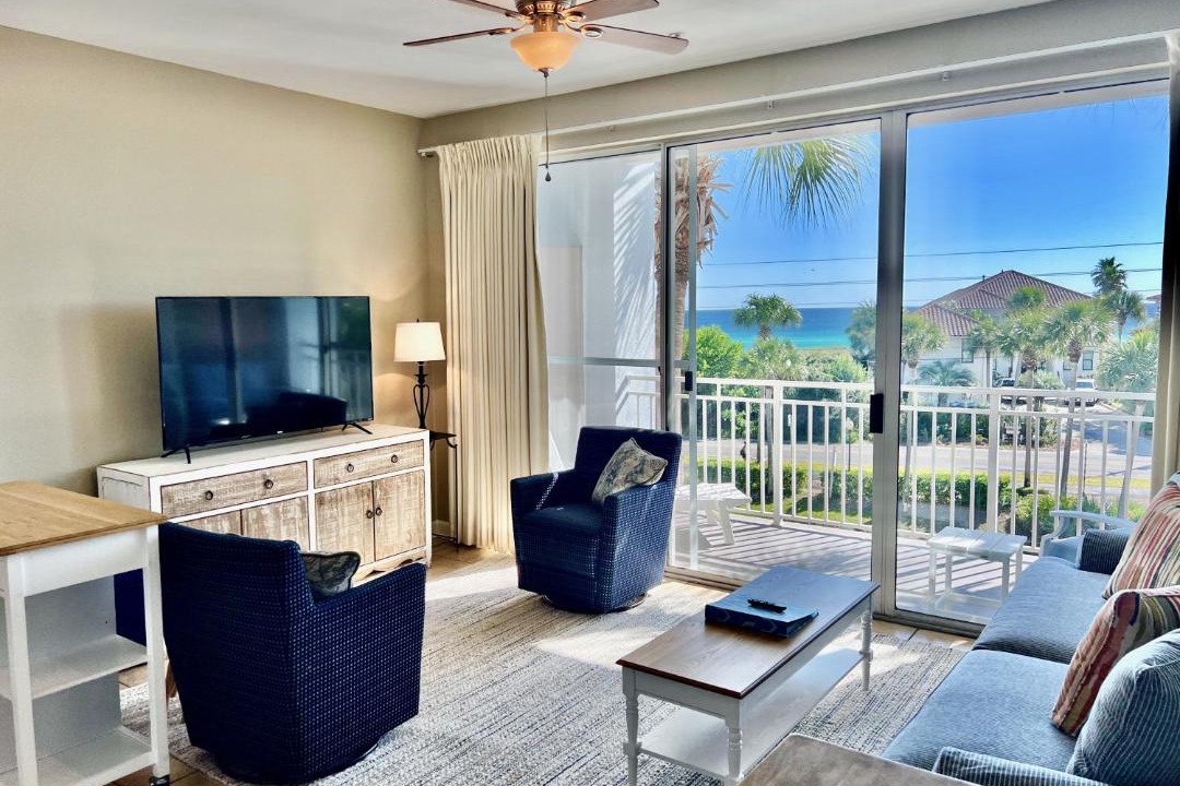 Photo of Livingroom in Gulf Place