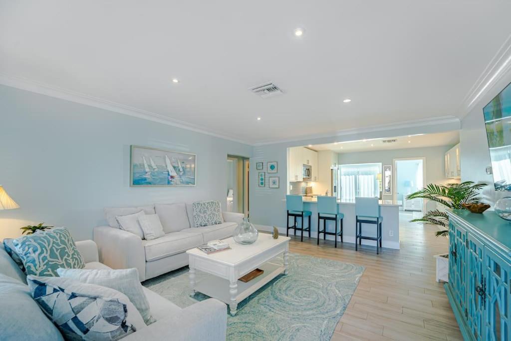 Photo of Livingroom in East Ocean Ave