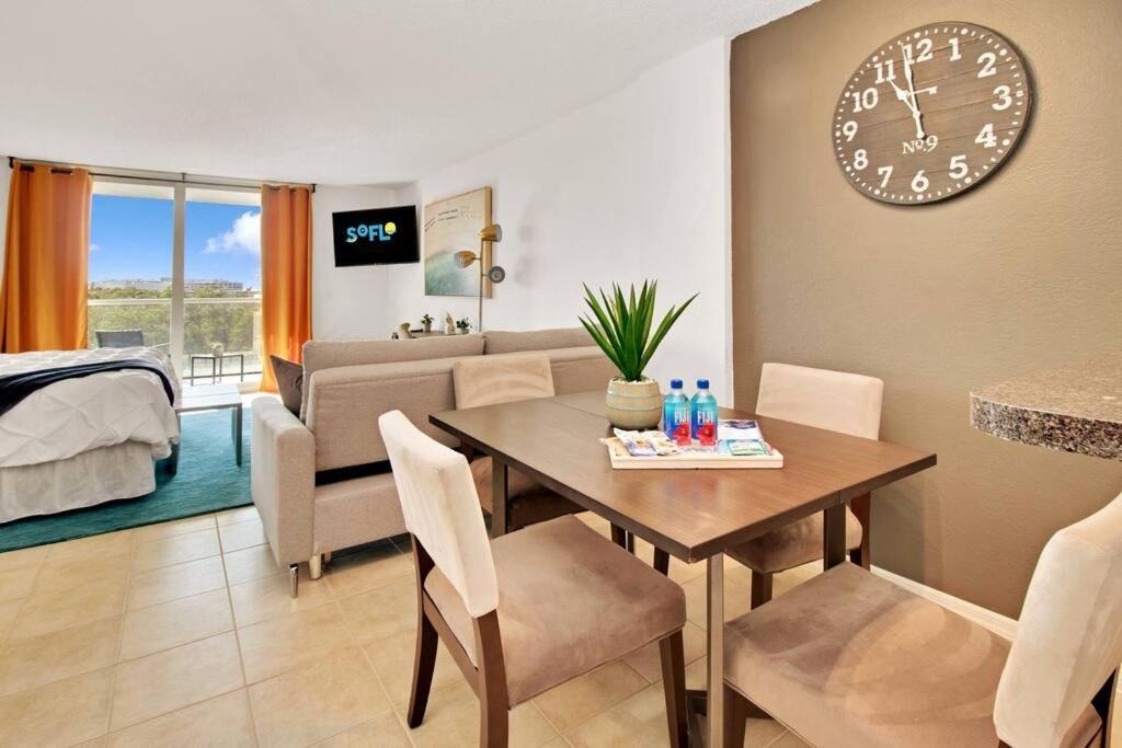 Photo of Livingroom in Palm Beach
