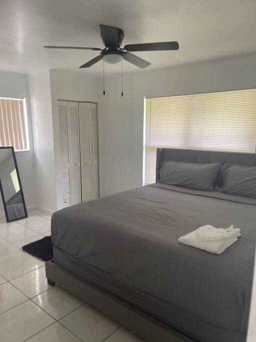 Photo of Bedroom in Lake Worth Corridor