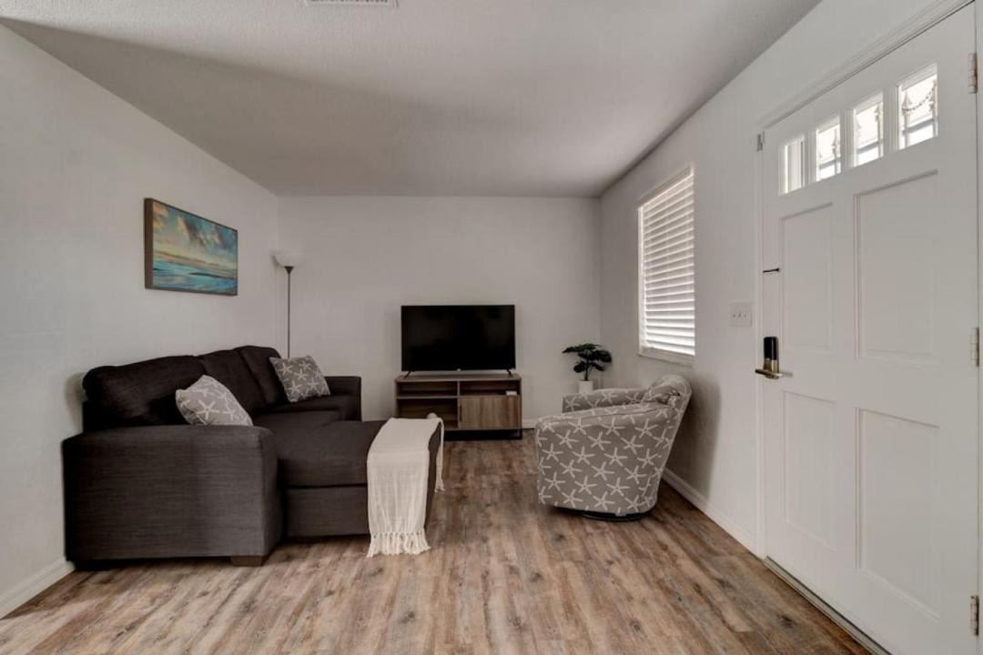 Photo of Livingroom in South Daytona
