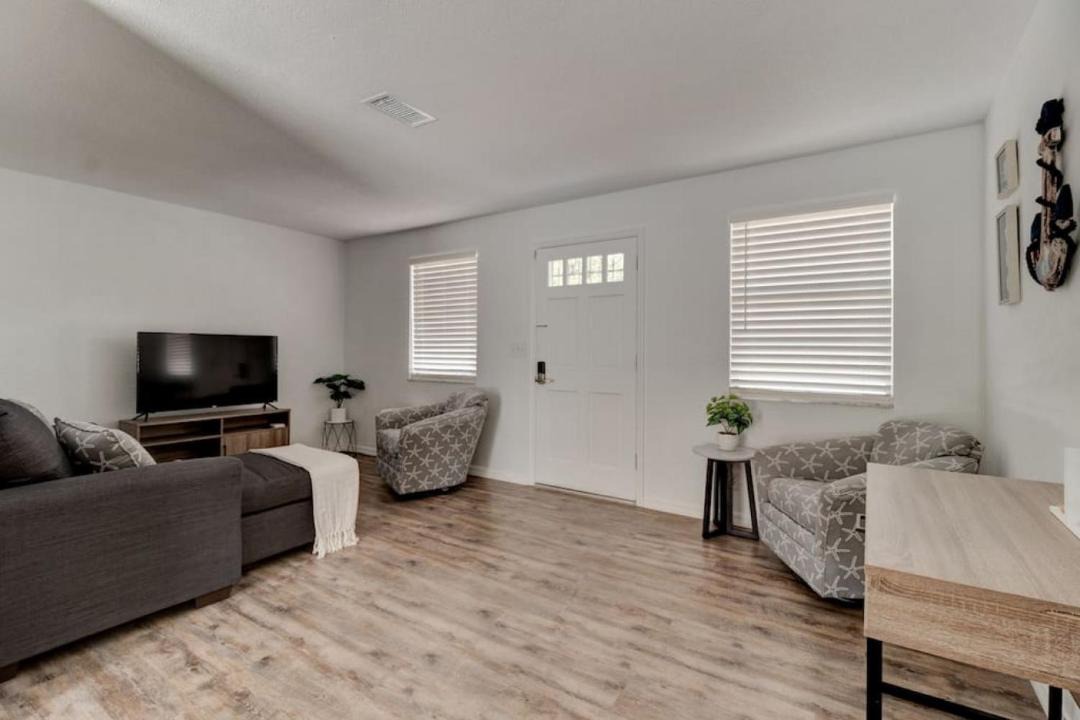 Photo of Livingroom in South Daytona