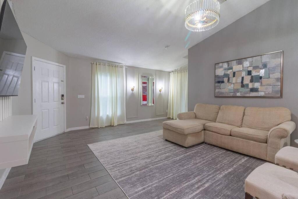 Photo of Livingroom in Sandy Ridge