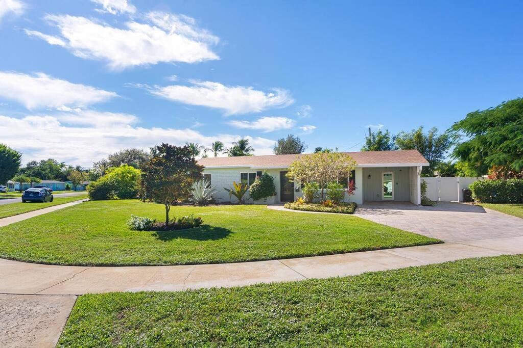 Photo of Buildings in North Palm Beach