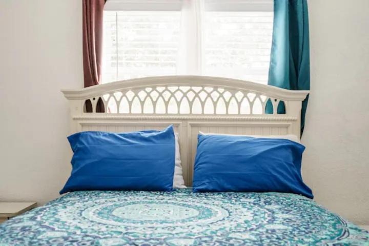 Photo of Bedroom in Oakland Park