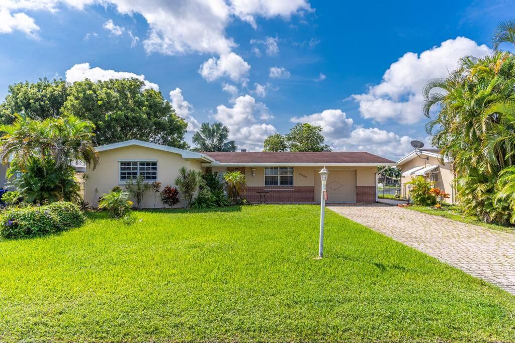 Photo of Buildings in Pembroke Pines