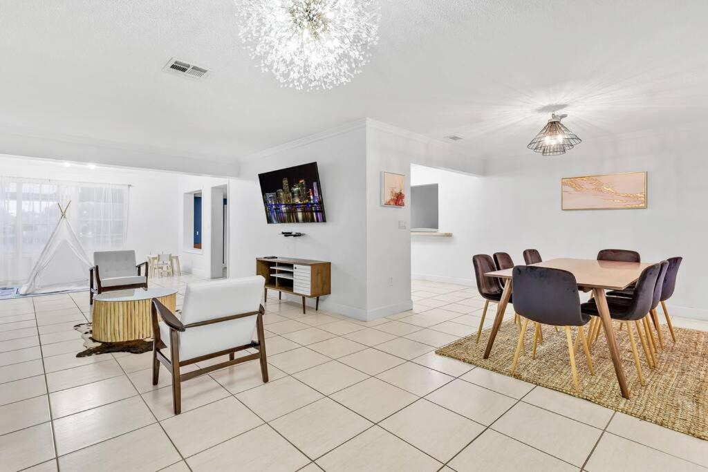 Photo of Livingroom in Pembroke Pines