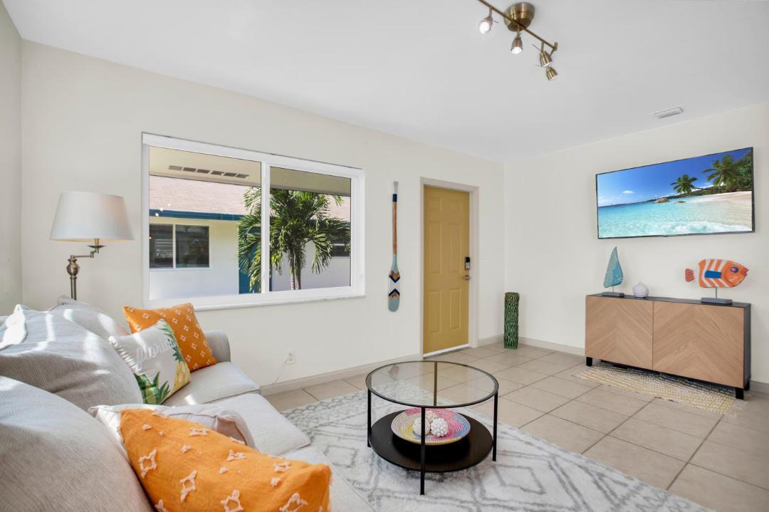 Photo of Livingroom in River Oaks