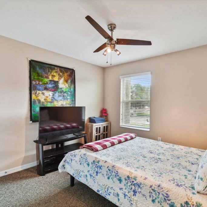 Photo of Bedroom in Carver City - Lincoln Gardens