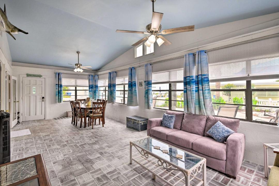 Photo of Livingroom in Neptune