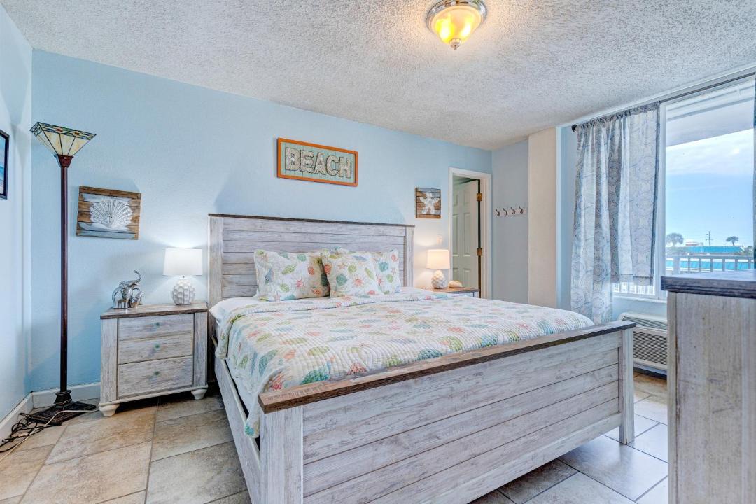 Photo of Bedroom in South Peninsula Historic District