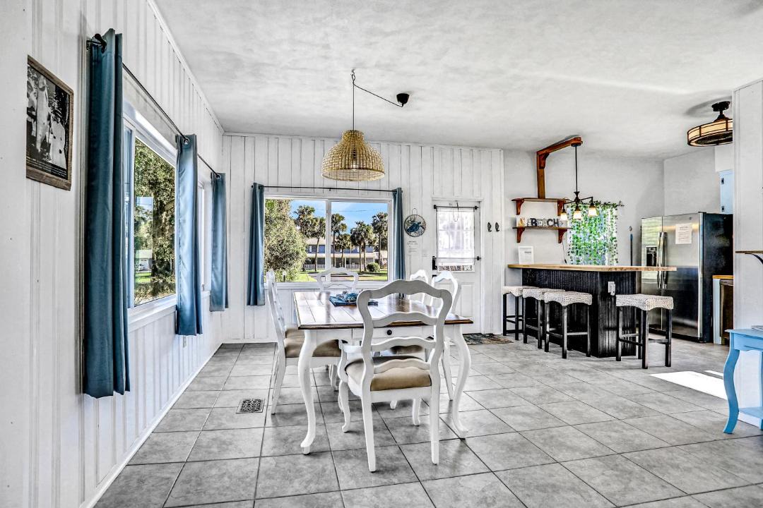 Photo of Livingroom in Edgewater