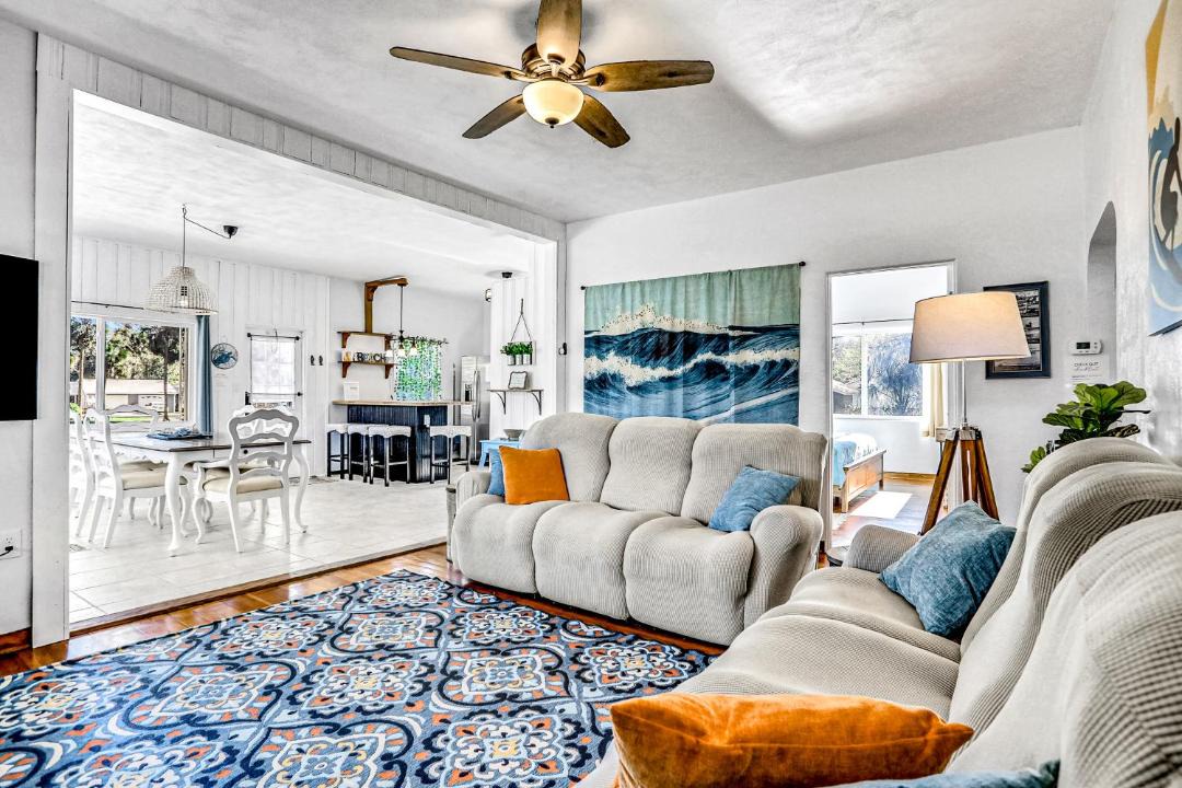 Photo of Livingroom in Edgewater
