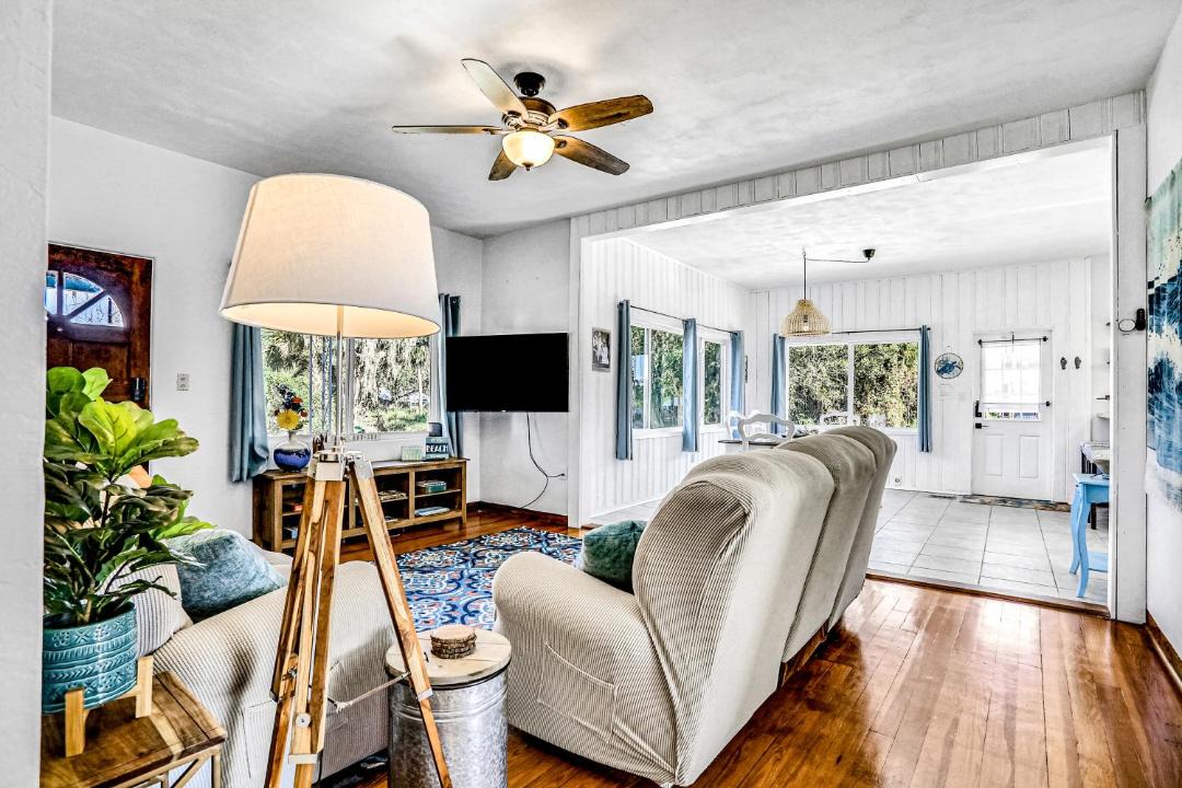 Photo of Livingroom in Edgewater