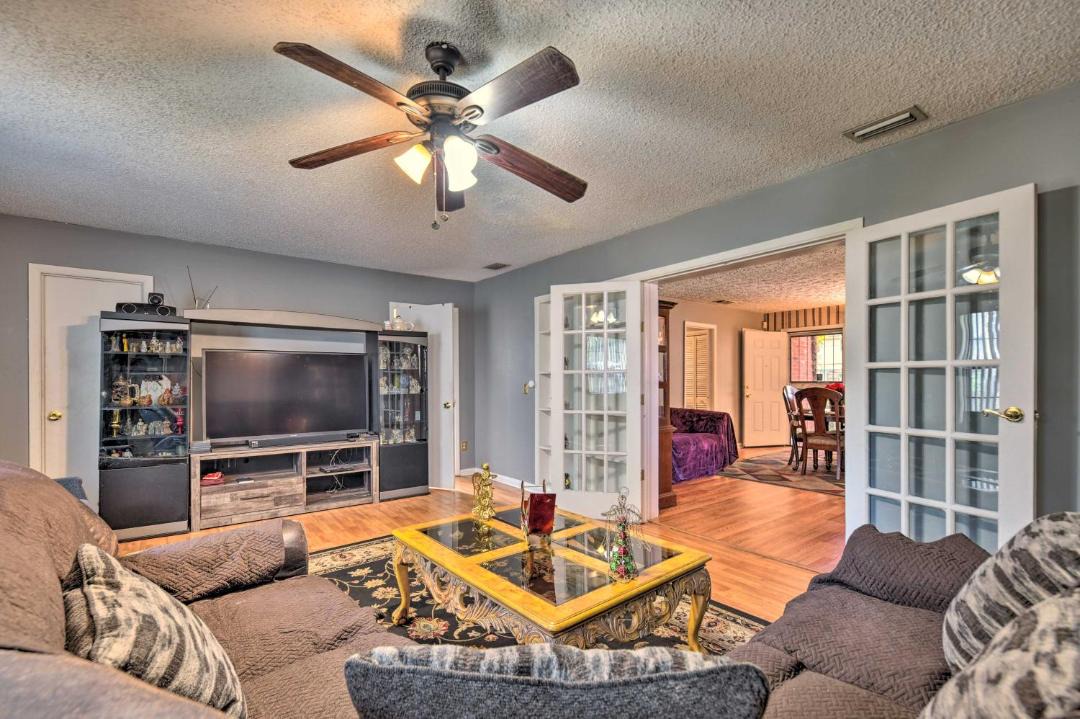 Photo of Livingroom in Northside