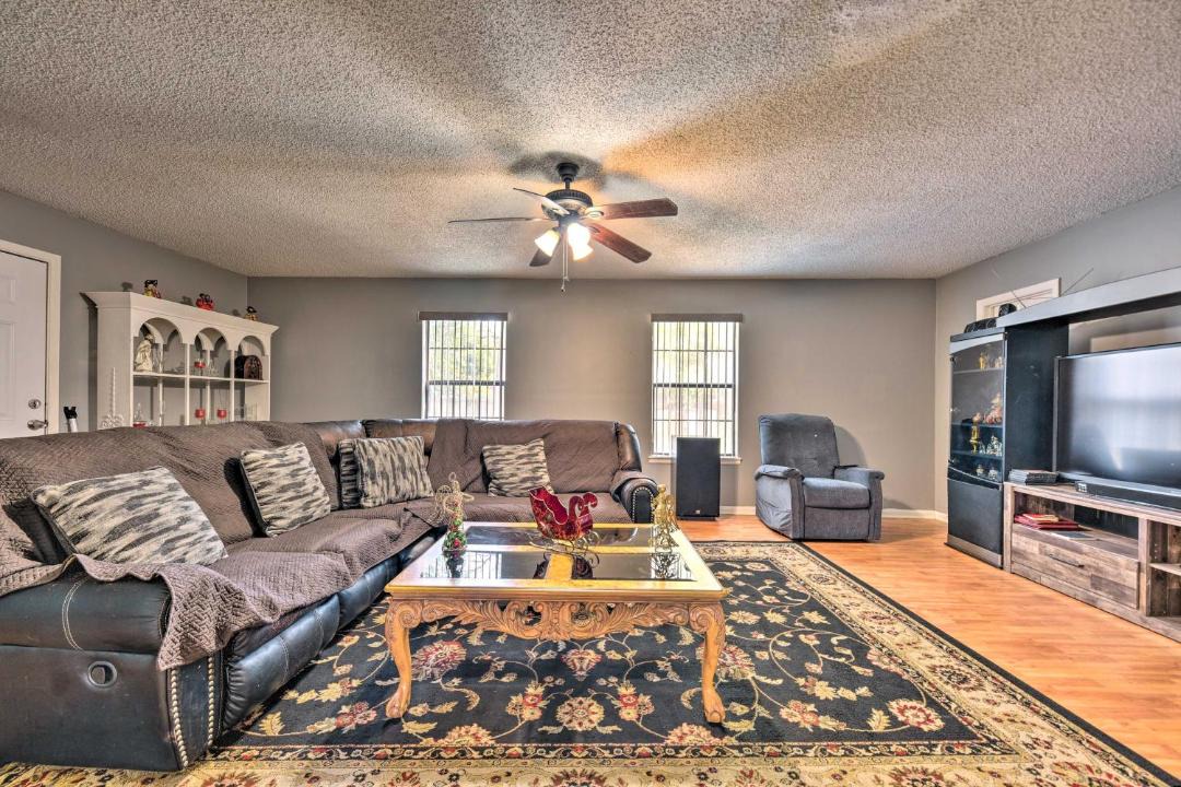 Photo of Livingroom in Northside