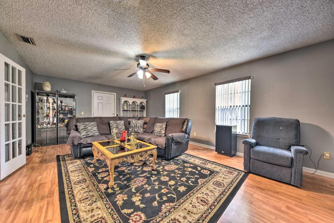 Photo of Livingroom in Northside