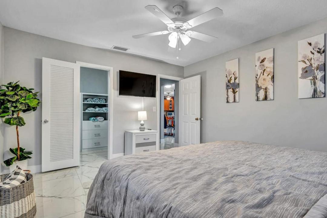 Photo of Bedroom in Coral Springs