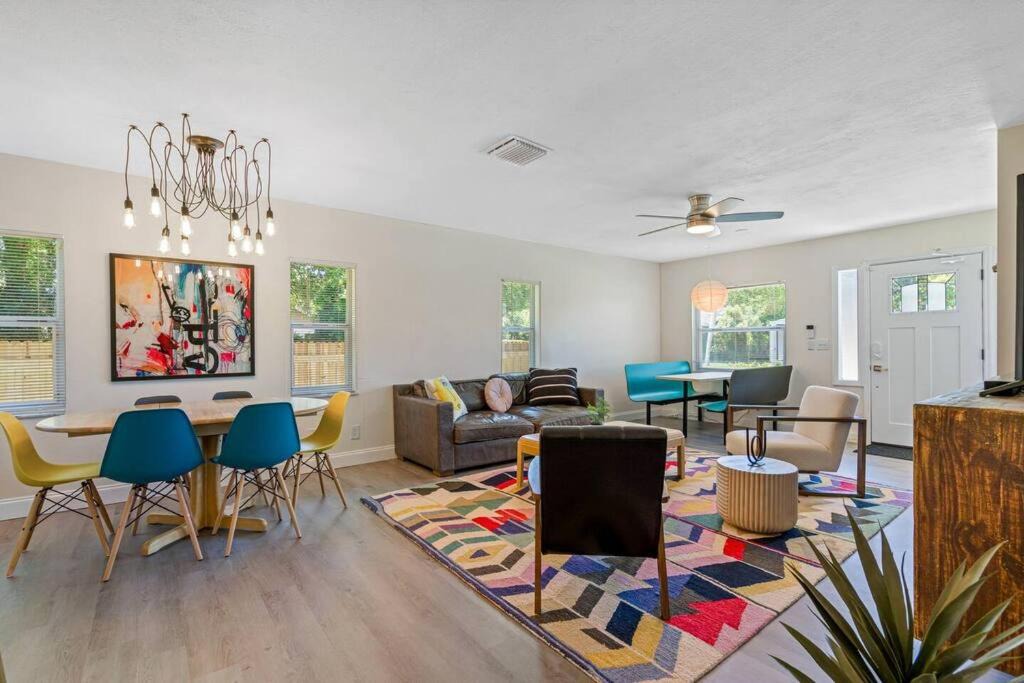Photo of Livingroom in United Central