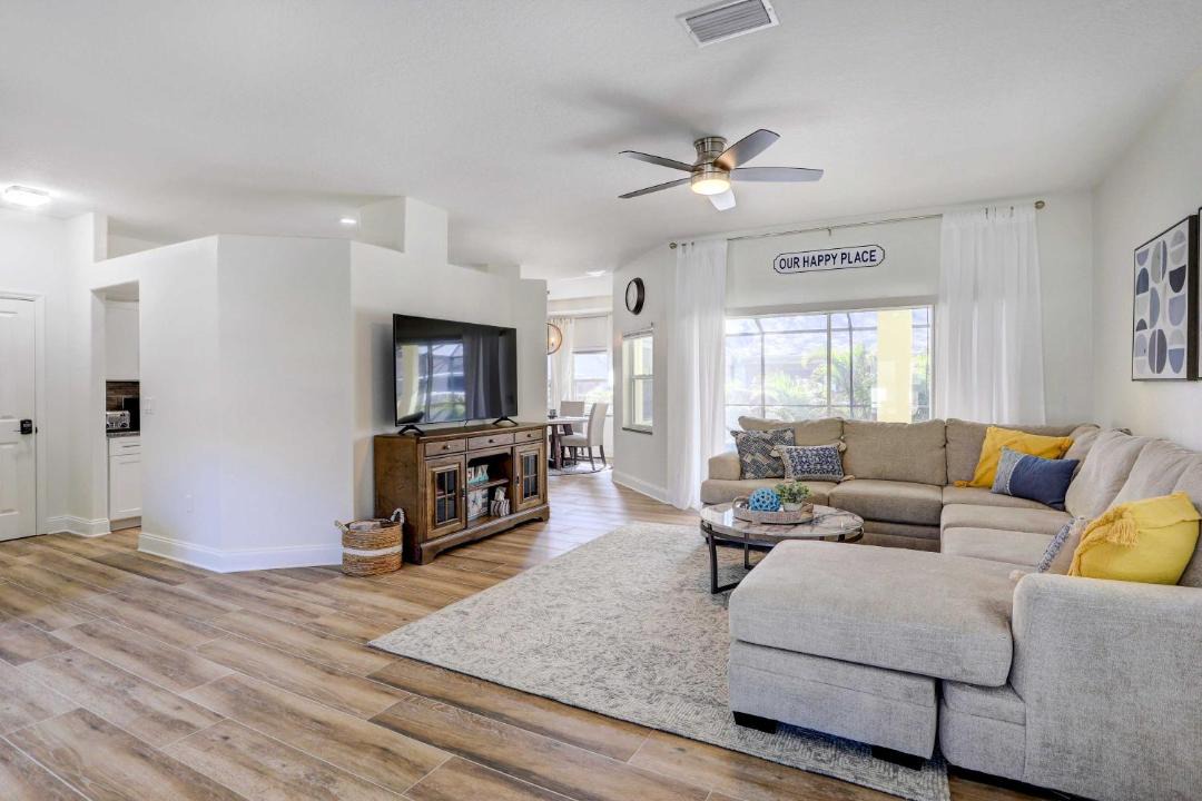 Photo of Livingroom in River Pointe