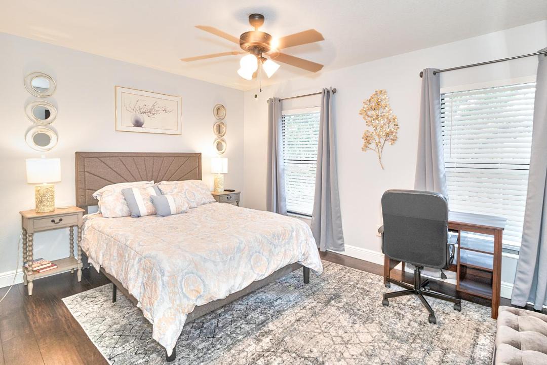 Photo of Bedroom in Bayshore Gardens