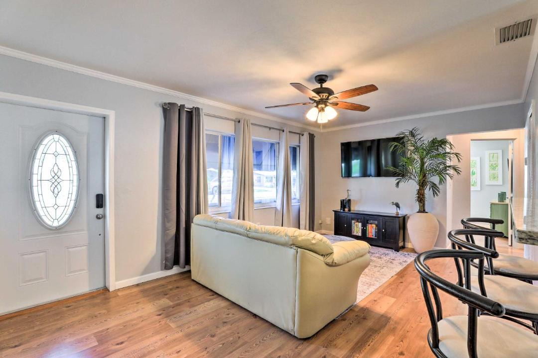 Photo of Livingroom in Bayshore Gardens