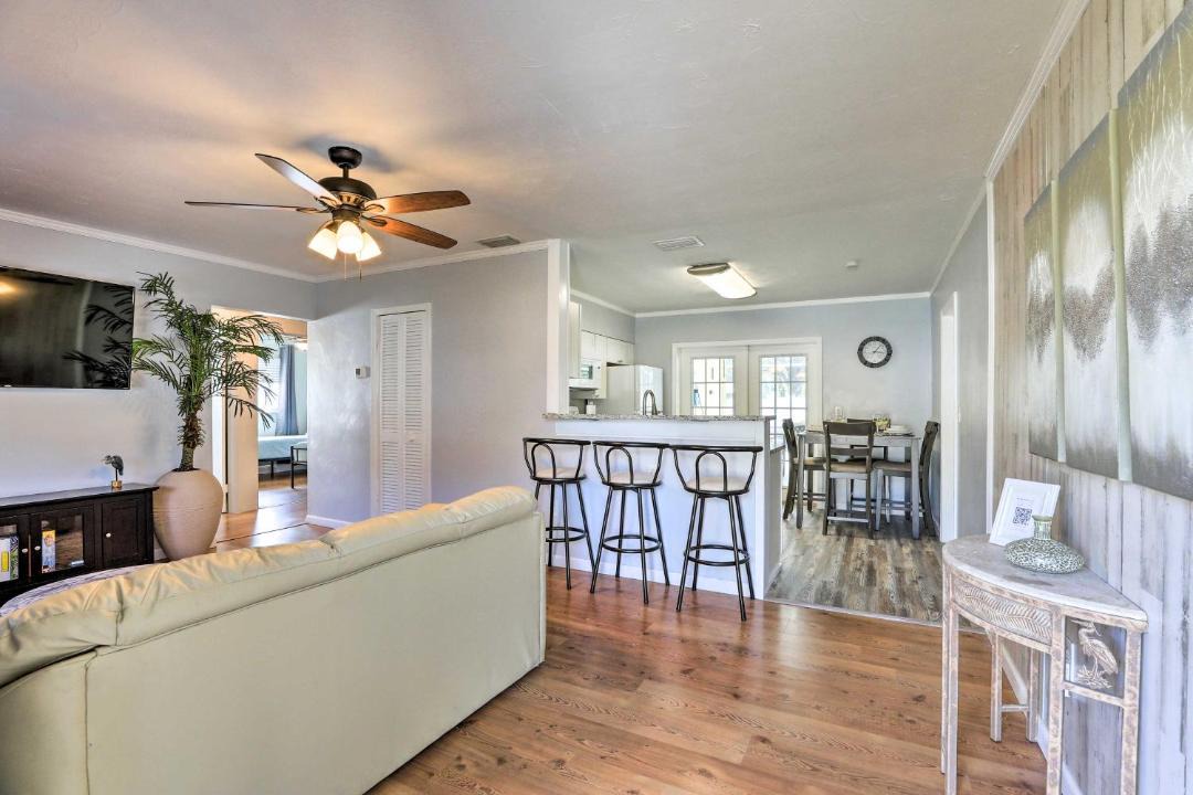Photo of Livingroom in Bayshore Gardens