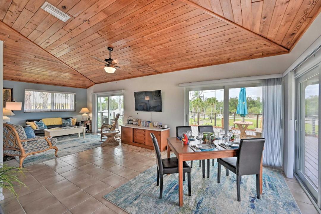 Photo of Livingroom in Everglades City