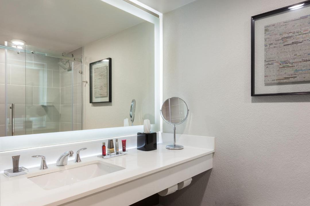 Photo of Bathroom in Carver City - Lincoln Gardens