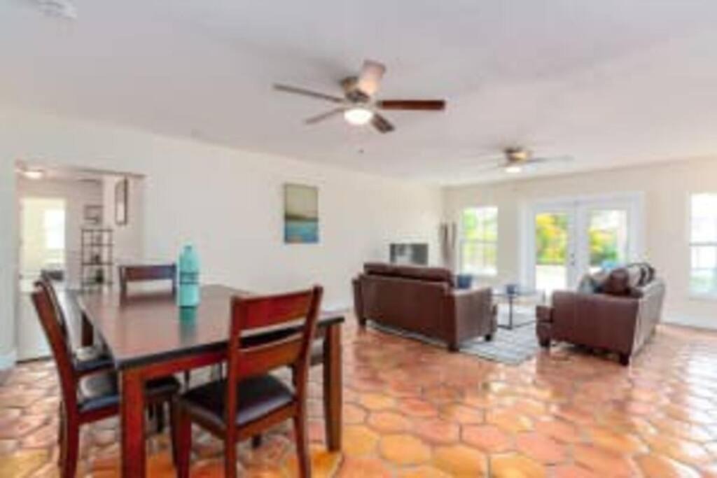 Photo of Livingroom in Bearss Plaza