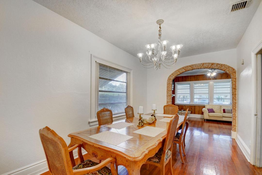 Photo of Livingroom in Mango Groves