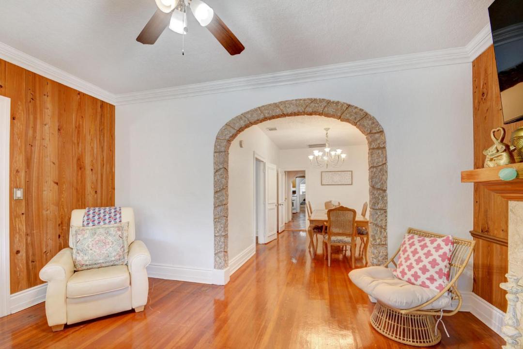 Photo of Livingroom in Mango Groves