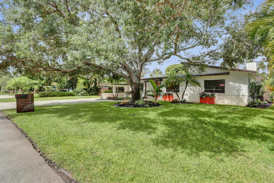Photo of Buildings in Wilton Manors