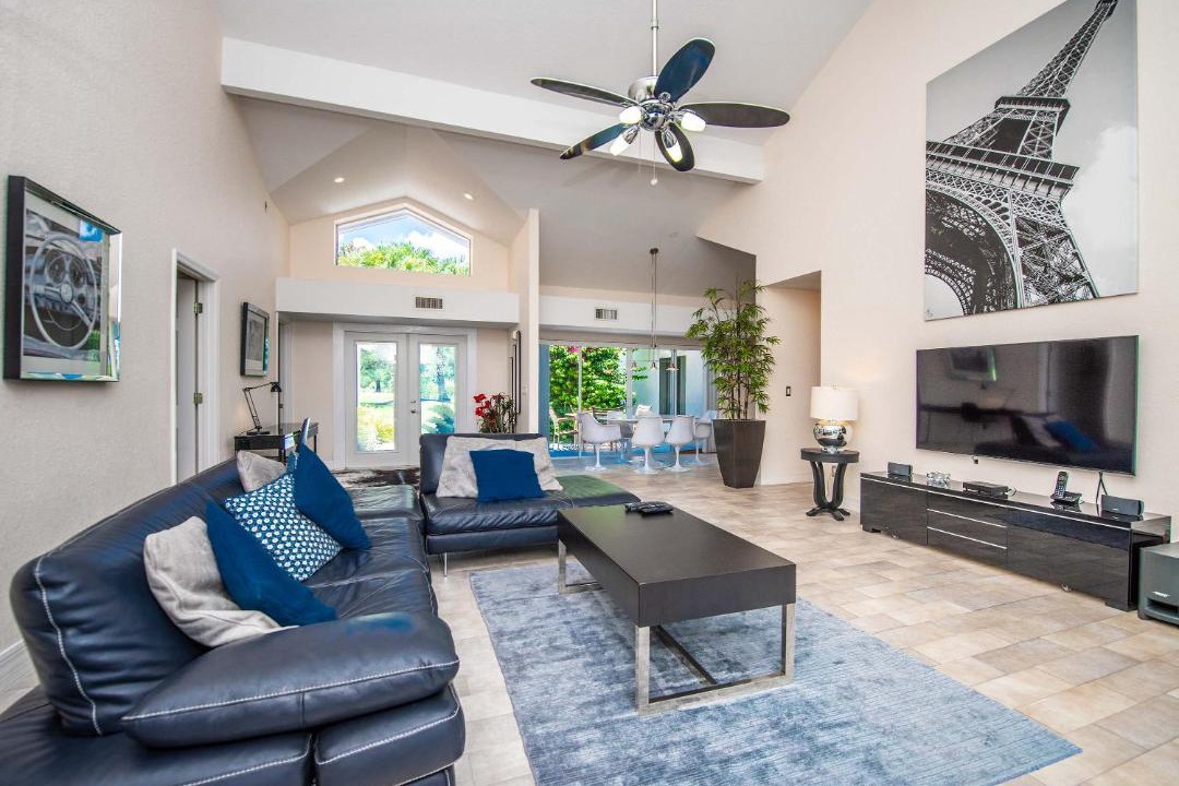 Photo of Livingroom in Groveland