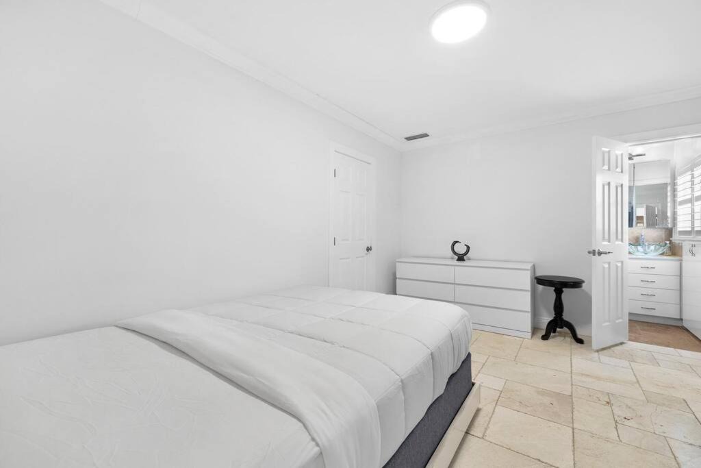 Photo of Bedroom in Ludlam