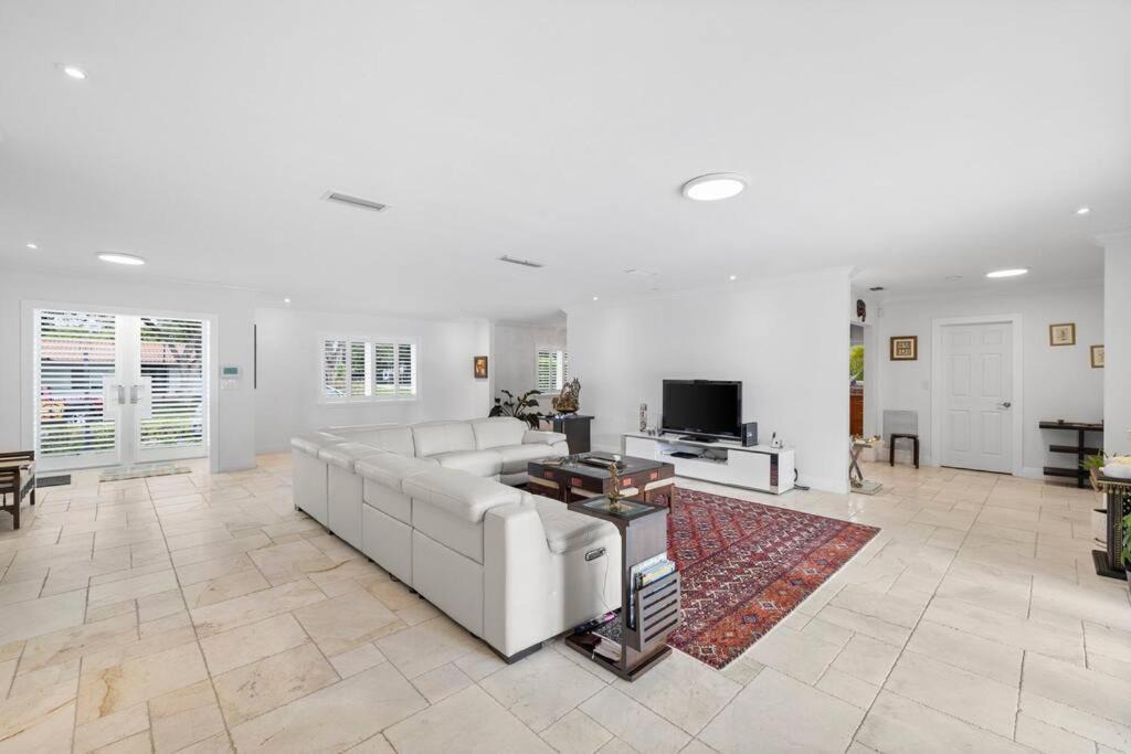 Photo of Livingroom in Ludlam