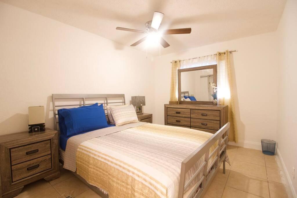 Photo of Bedroom in Oakland Park
