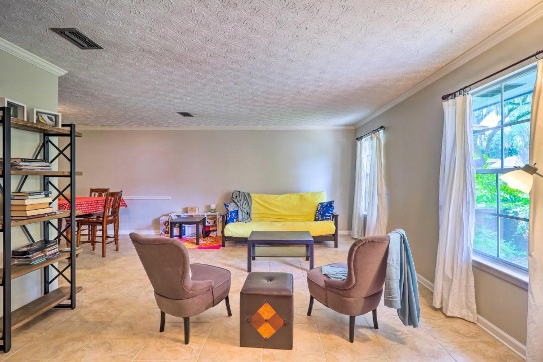 Photo of Livingroom in Beacon Hills and Harbour