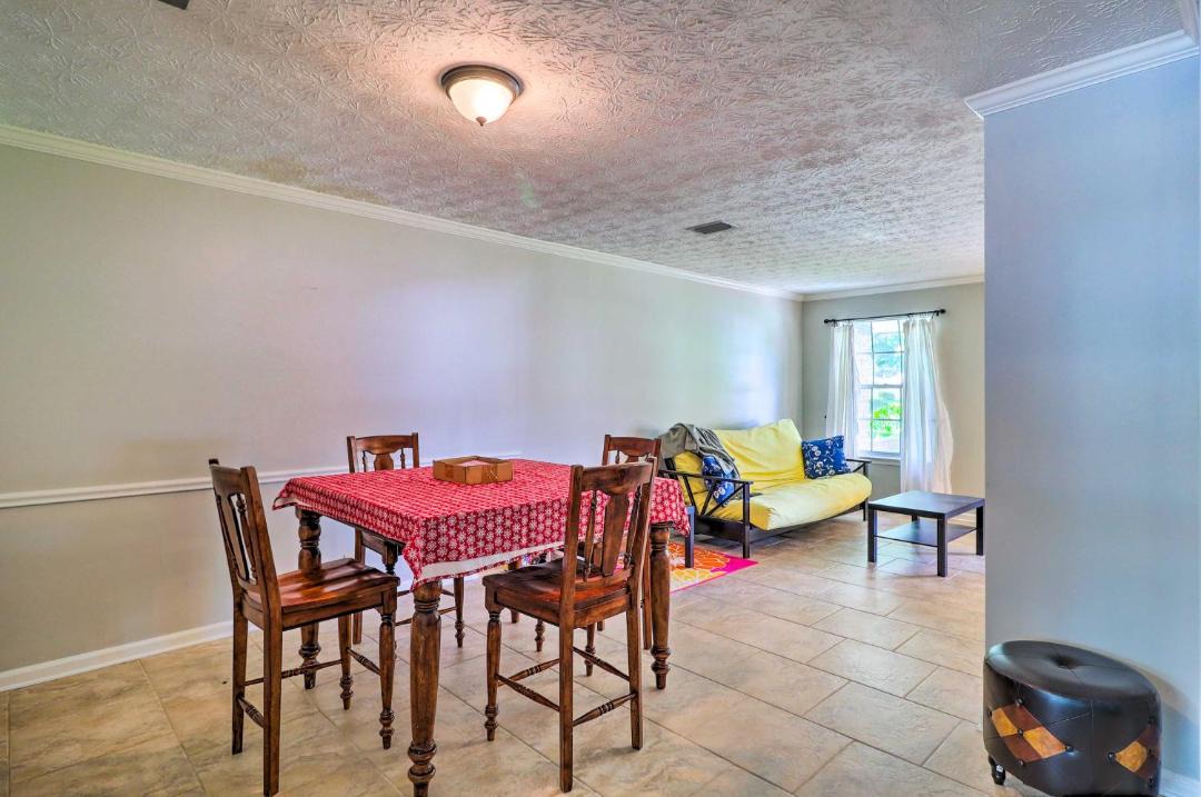 Photo of Livingroom in Beacon Hills and Harbour