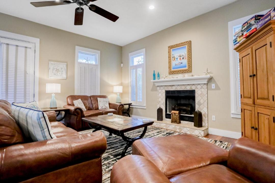 Photo of Livingroom in White's Gulfview