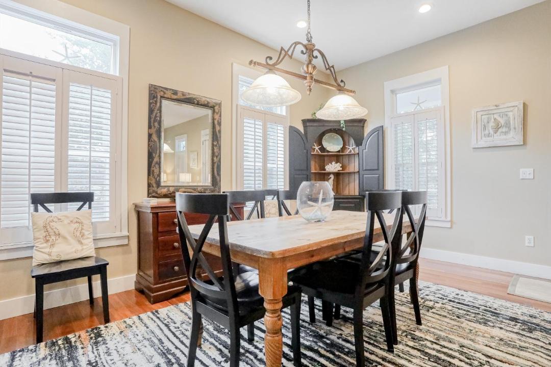 Photo of Livingroom in White's Gulfview