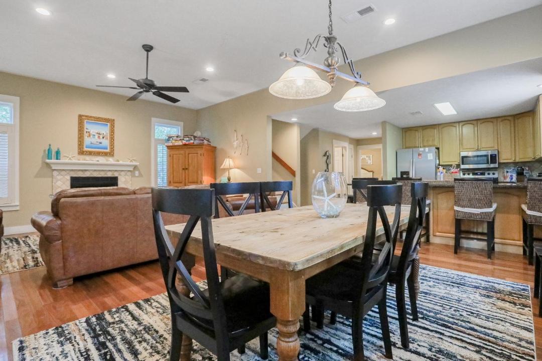 Photo of Livingroom in White's Gulfview