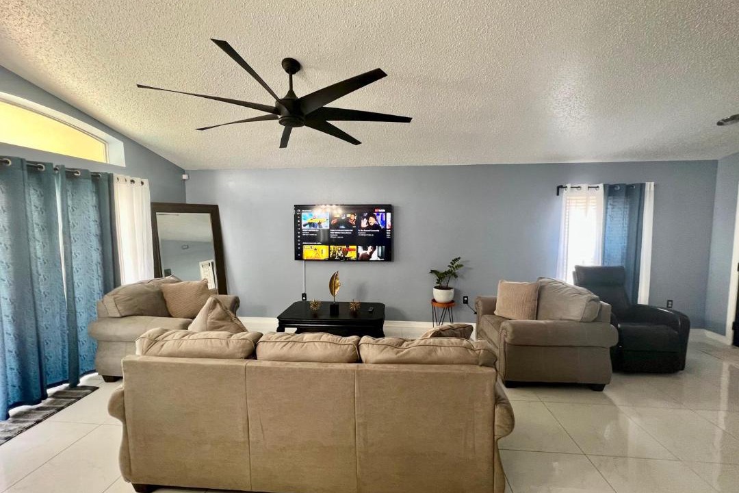 Photo of Livingroom in Westbury
