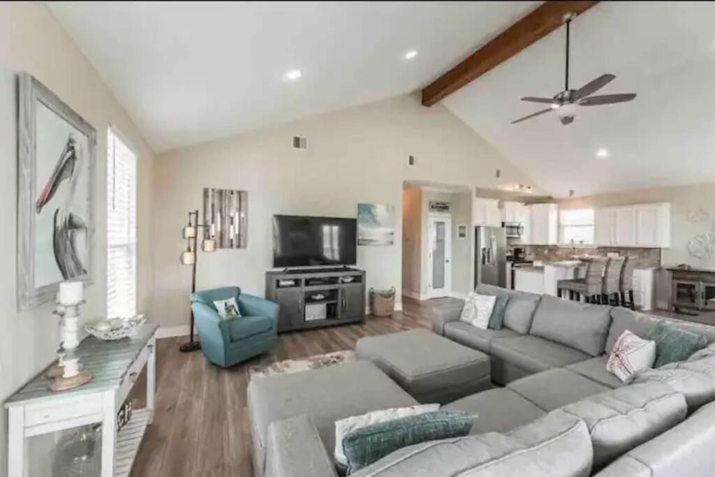 Photo of Livingroom in Cate Gray