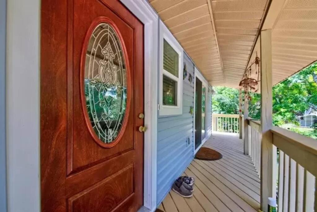 Photo of Patio Balcony in Weeki Wachee Gardens