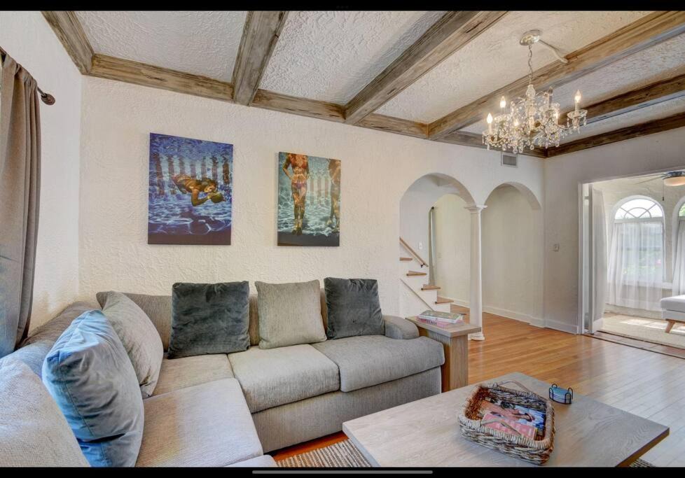 Photo of Livingroom in Old Northwood